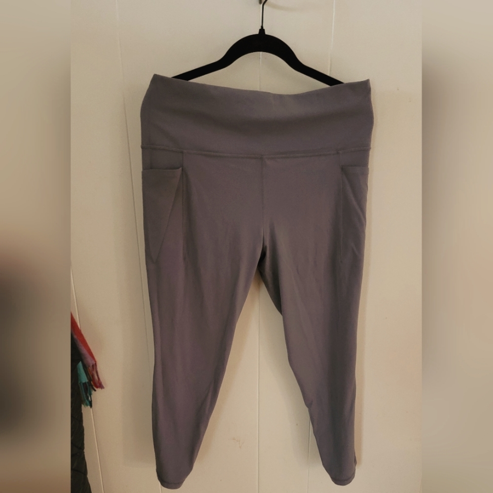 Athleta Salutation Tight Capri Lavender Purple